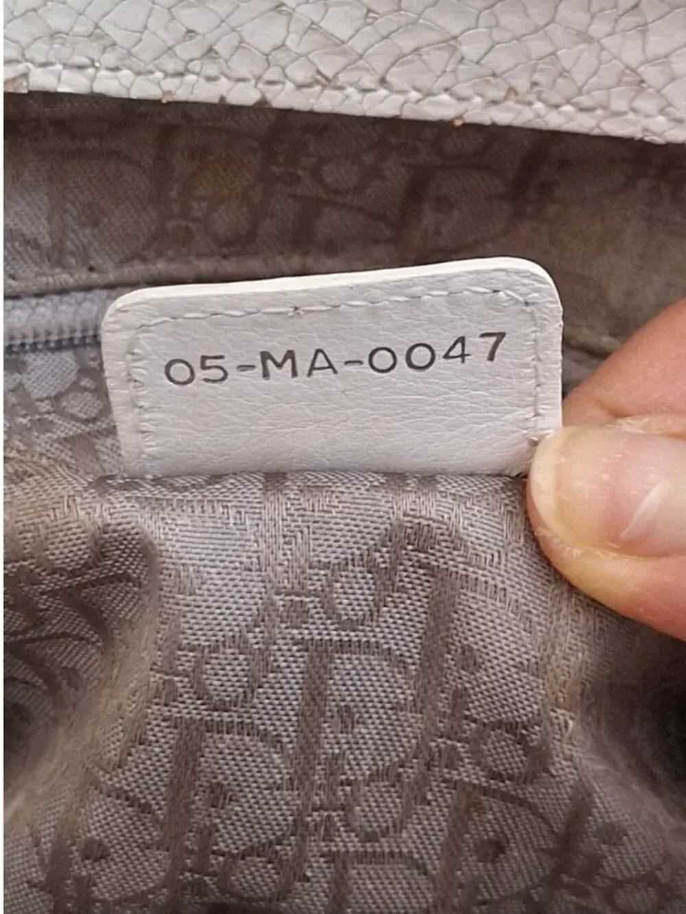 Vintage Dior white cracked leather bag in good condition - Picture 10 of 10